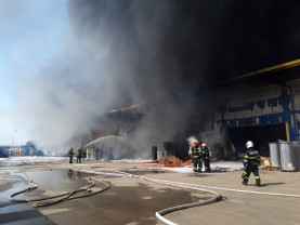 Incendiu puternic în zona industrială de pe șoseaua Borșului