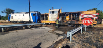 Un nou incendiu pe calea ferată - Locomotiva unui tren personal a luat foc