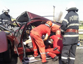 Accidentul soldat cu cinci victime s-a produs la ieşirea din Săcueni înspre Oradea - Doi tineri se zbat între viaţă şi moarte