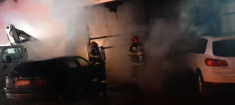 Incendiu la un service auto de pe Calea Clujului