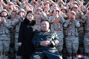 Problema succesiunii în Coreea de Nord se joacă tot în familie - Cât rezistă dinastia Kim?