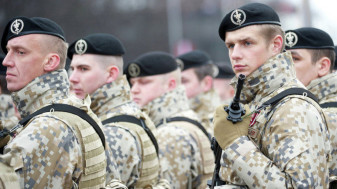 Bărbații cu vârste cuprinse între 18 și 27 de ani vor fi recrutați  - Letonia reintroduce armata obligatorie
