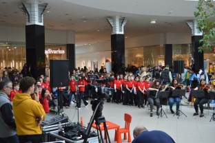 La Lotus Center - Flashmob pentru copiii cu autism