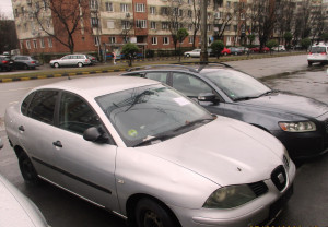 ​Maşină abandonată pe Bulevardul Dacia