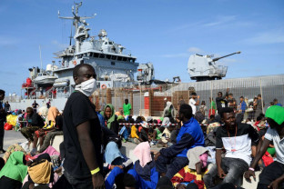Italia adoptă o serie de măsuri privind imigraţia din Africa - Expulzări sporite şi centre de detenţie
