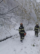 Echipajele au intervenit pentru înlăturarea efectelor ploii şi a ninsorii - Misiuni ale pompierilor