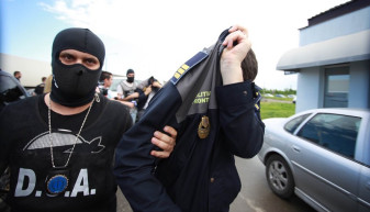 Agenții, inclusiv din Borș, ar fi luat mită de la cetățeni moldoveni - Polițiști de frontieră trimiși în judecată