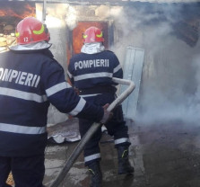 Pompierii militari, în acțiune - Incendiu la o casă de pe strada Sankt Petersburg