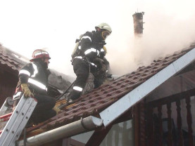Incendiu la o casă din comuna Rieni
