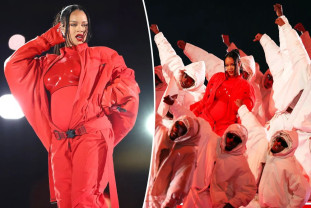 În spectacolul din pauza Super Bowl a anunţat că este însărcinată - Rihanna a rupt internetul