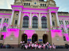 Ziua Mondială de Luptă împotriva Cancerului la Sân - Clădirea Primăriei, iluminată în roz