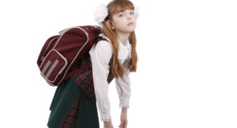 Elevii din clasele I şi a V-a, verificaţi la coloană