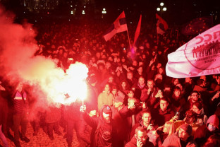 Opoziţia acuză trucarea alegerilor, regimul pro-rus arată spre Occident - Serbia dă în clocot