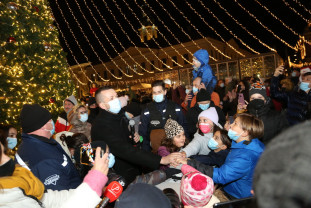 ​Lumini și Târg de Crăciun în Piața Unirii - Bucuria a umplut centrul orașului