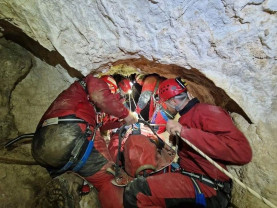 Intervenție salvaspeo - Turist accidentat în peștera Unguru Mare