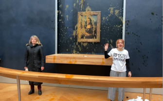 „Activişti” ecologişti au stropit cu supă geamul blindat care protejează tabloul Mona Lisa - Vandalism la Luvru
