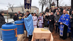 Beiuș - O cutumă de un deceniu: sfințirea apelor Văii Nimăiești