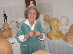 Cetăţean de onoare al comunei Vadu Crişului, 110 ani de la nașterea sculptoriței Elisabeta Tőzsér