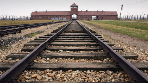 Supraviețuitorii de la Auschwitz sunt invitați la muzeul fostului lagăr - 80 de ani de la eliberare