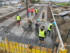 Pasajul Oşorhei - A început turnarea stratului de beton