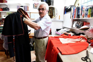 Croitorul de la Vatican - Costume pentru noul papă