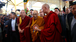 Dalai Lama a sărbătorit împlinirea vârstei de 90 de ani  - O rugăciune pentru pace