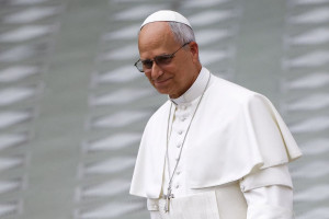 Papa Leon a sunat la bancă să îşi schimbe adresa, angajata a crezut că este o farsă - I-a închis telefonul în nas
