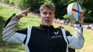Un creator de conținuturi pe YouTube și-a păstrat titlul de campion în Marea Britanie - Alergatul după cașcaval