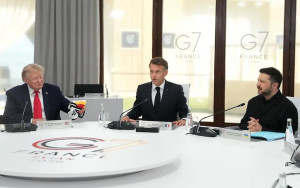 Moscova declară că Washingtonul s-a îndepărtat de rolul său de „mediator imparțial” - Iritare pe „virajele” lui Trump