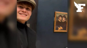 Au agățat opera lor de artă lângă Mona Lisa - Farsă la Muzeul Luvru