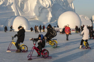 Orașul Harbin din China are cel mai mare parc tematic din lume - Regatul de gheață