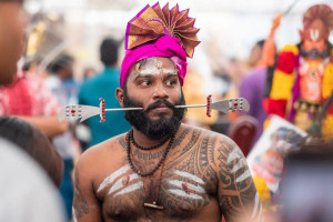 Hindușii din Malaysia celebrează sărbătoarea Thaipusam - Încercarea credinței