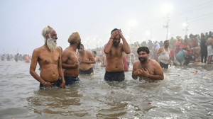 Zeci de mii de persoane au participat la o baie sfântă în India - Festivalul Marelui Ulcior