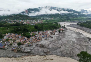 FOTO/ VIDEO. Viitură masivă și alunecări de teren în Nepal – Mii de persoane dispărute