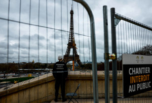 Circulația este un calvar, locuitorii şi turiştii între enervare şi resemnare - Parisul, îngrădit cu garduri