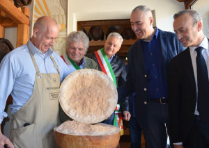 O roată de brânză din secolul XX  - Cel mai vechi parmezan