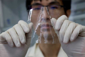 Cercetători din Japonia au obținut un plastic care se dizolvă în apa de mare în câteva ore - O descoperire revoluționară