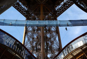 Turnul Eiffel deschide o nouă atracție pentru vizitatori - Un pod suspendat