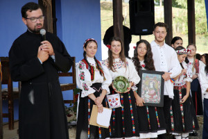 Casă tradițională românească construită și inaugurată la Bădăcin sau... Minunea timpului oferit în dar