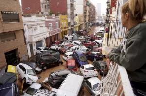 Drapele ale Comisiei şi ale Parlamentului European, arborate în bernă - Inundaţii catastrofale în Spania