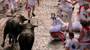 Un bărbat a fost împuns de un taur și alți șapte au suferit răni ușoare  - Victime în cursele de la Pamplona