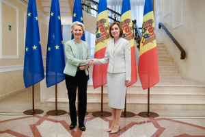 Ursula von der Leyen s-a întâlnit cu Maia Sandu la Chişinău - Cadou de miliarde