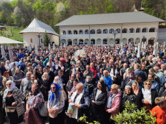 Taina Sfântului Maslu și Concert „Lumină din Lumină” - Mii de pelerini la Mănăstirea Izbuc