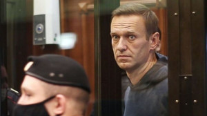 Profitând de o audiere la tribunal - Alexei Navalnîi critică războiul stupid al nebunului de Putin în Ucraina
